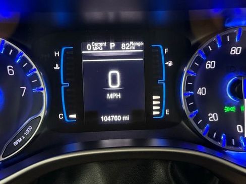 Used 2017 Chrysler Pacifica Touring-L image 21