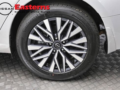 Used 2023 Nissan Altima 2.5 SV w/ SV Premium Package AWD/4WD image 8