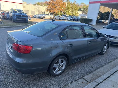 Used 2011 Volkswagen Jetta TDI image 3
