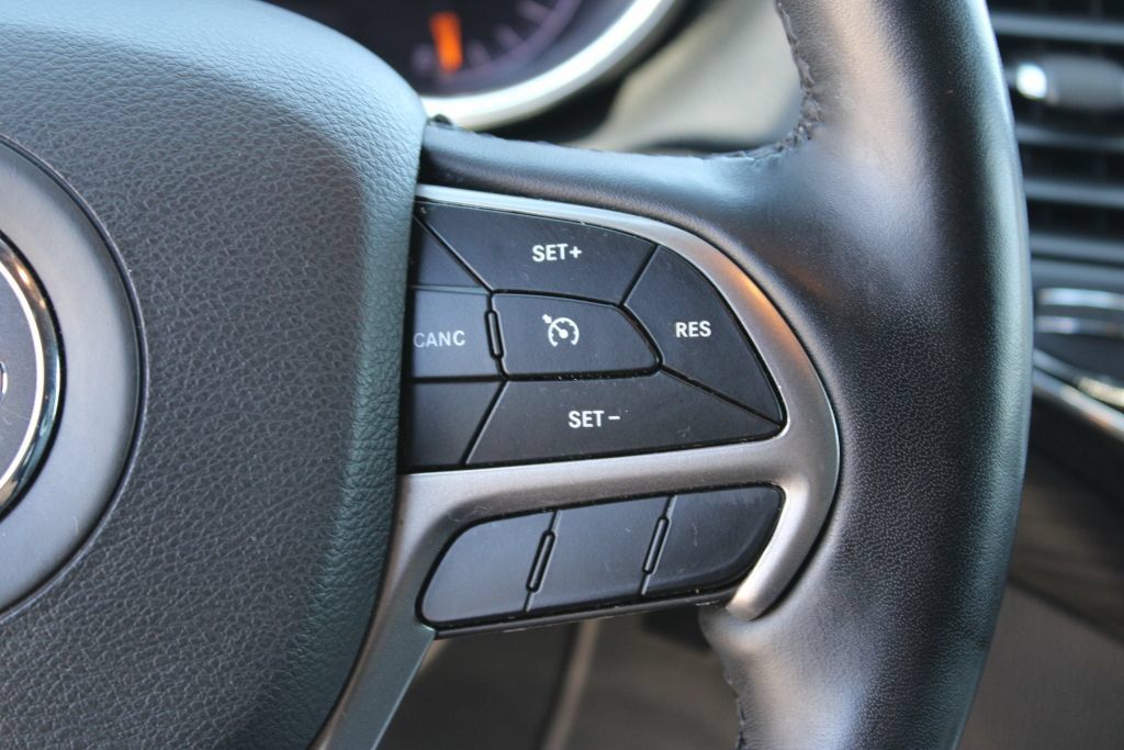 Used 2022 Jeep Grand Cherokee Laredo X AWD/4WD image 26