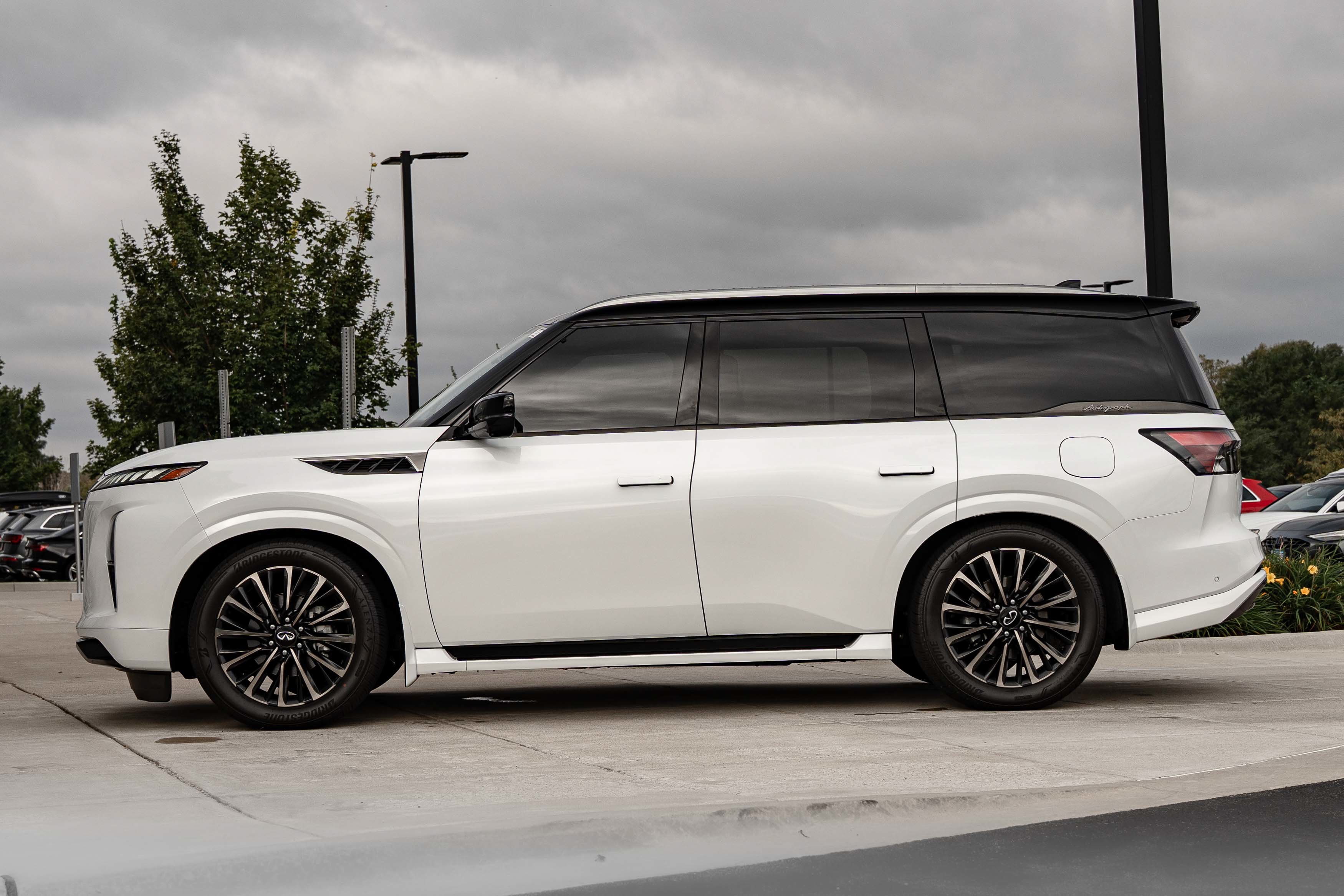 Used 2026 INFINITI QX80 Autograph w/ Premium Cargo Package AWD/4WD image 6