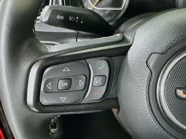 Used 2025 Jeep Wrangler Unlimited Rubicon w/ Convenience Group AWD/4WD image 9