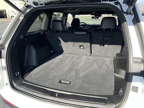 Used 2025 Jeep Grand Cherokee Altitude image 33