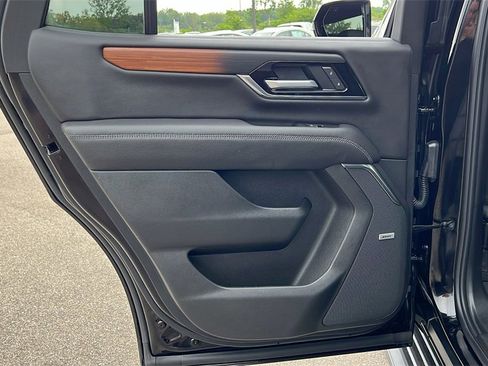 Used 2025 GMC Yukon Denali image 30