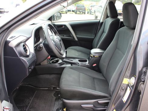 Used 2018 Toyota RAV4 LE w/ All Weather Liner Package FWD image 9