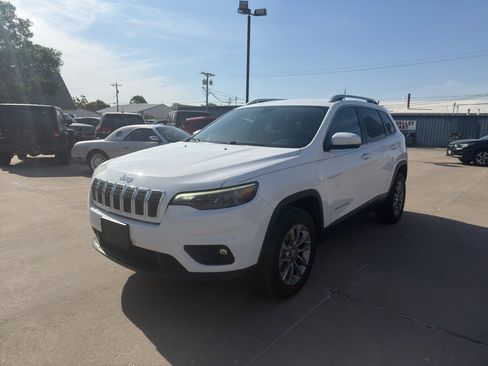 Used 2019 Jeep Cherokee Latitude Plus w/ Comfort/Convenience Group AWD/4WD image 1