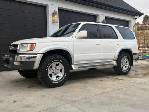 Used 2001 Toyota 4Runner SR5 image 1