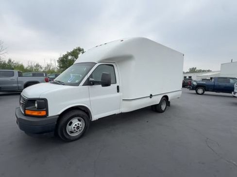 Used 2017 GMC Savana 3500 RWD image 4