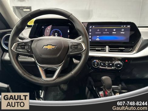 Used 2024 Chevrolet Trax LT w/ Driver Confidence Package FWD image 8
