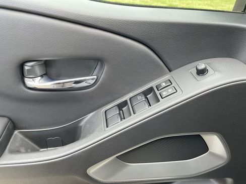 Used 2025 Nissan Frontier SV w/ SV Convenience Package image 21