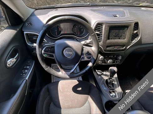 Used 2019 Jeep Cherokee Latitude w/ Cold Weather Group AWD/4WD image 5