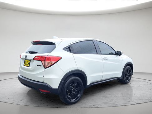Used 2017 Honda HR-V EX image 3