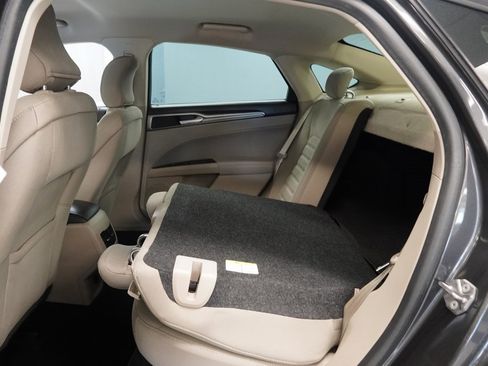 Used 2019 Ford Fusion SE image 25