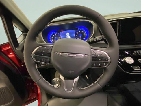 New 2027 Chrysler Pacifica Select FWD image 17