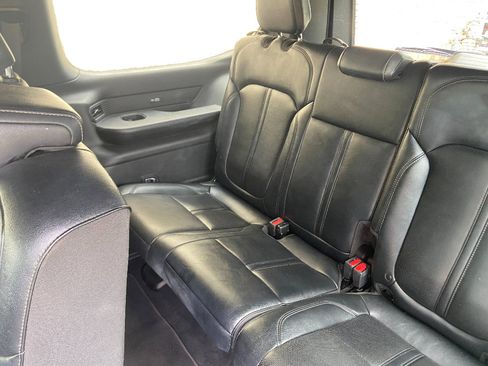 Used 2022 Jeep Wagoneer Series II AWD/4WD image 18