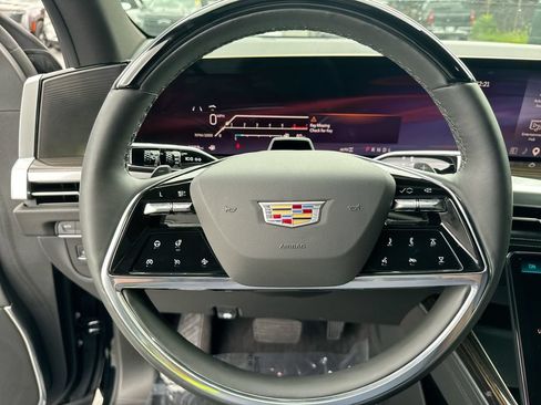 Used 2025 Cadillac Escalade Luxury w/ LPO, Floor Liner Package AWD/4WD image 16