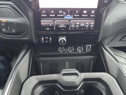 Used 2025 RAM 3500 Limited AWD/4WD image 24