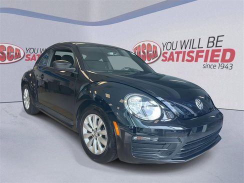 Used 2018 Volkswagen Beetle 2.0T S image 1