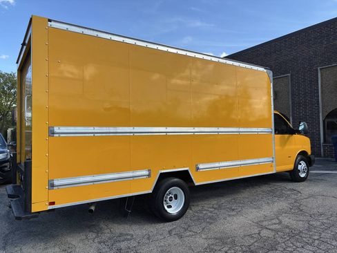 Used 2021 GMC Savana 3500 Extended w/ Power Convenience Package RWD image 5