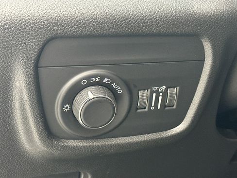 Used 2023 Jeep Grand Cherokee Altitude AWD/4WD image 10