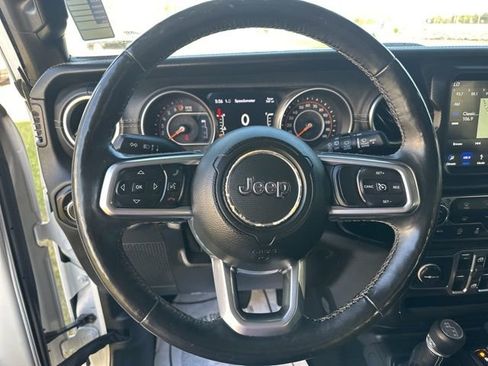 Used 2019 Jeep Wrangler Unlimited Sahara w/ Uconnect 4C Nav & Sound Group AWD/4WD image 14