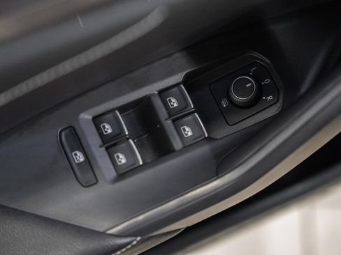 Used 2024 Volkswagen Jetta SEL FWD image 38