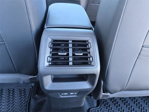 New 2026 Volkswagen Tiguan SE image 15