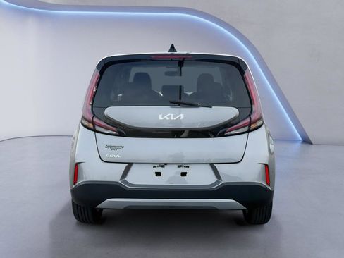 Used 2023 Kia Soul LX w/ LX Technology Package image 6