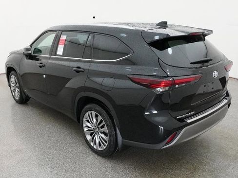 New 2026 Toyota Highlander Platinum AWD/4WD image 6