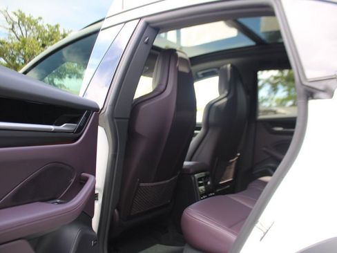 Certified 2025 Porsche Macan Electric RWD image 41