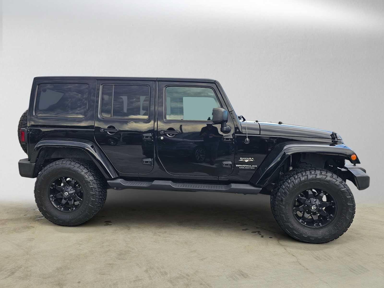 Used 2016 Jeep Wrangler Unlimited Sahara w/ Connectivity Group AWD/4WD image 6