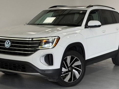 Used 2024 Volkswagen Atlas SE FWD image 1