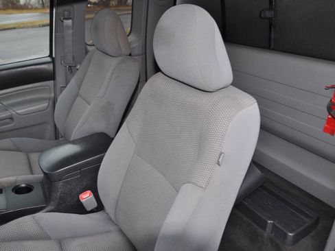 Used 2015 Toyota Tacoma Base 4x2 4dr Access Cab 6.1 ft w/ Convenience Package image 20