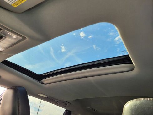 Used 2019 Toyota Highlander XLE image 18