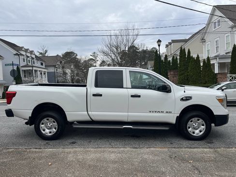 Used 2017 Nissan Titan S image 4