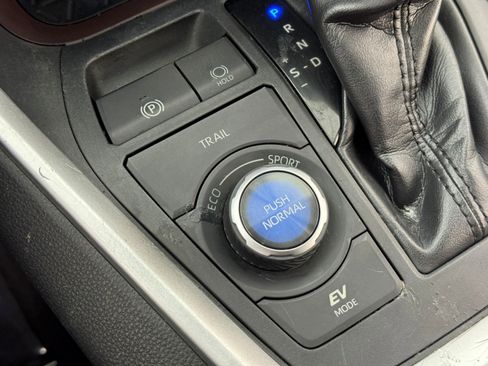 Used 2019 Toyota RAV4 Limited image 31