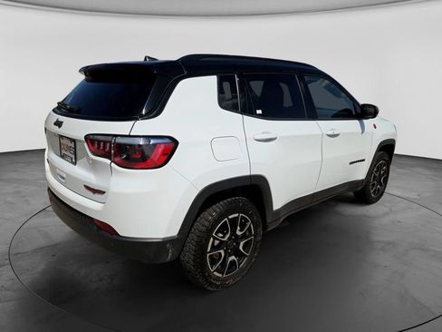 Used 2025 Jeep Compass Trailhawk AWD/4WD image 7
