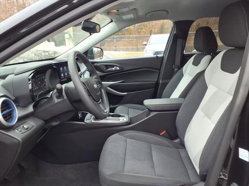Used 2024 Chevrolet Trax LS image 12