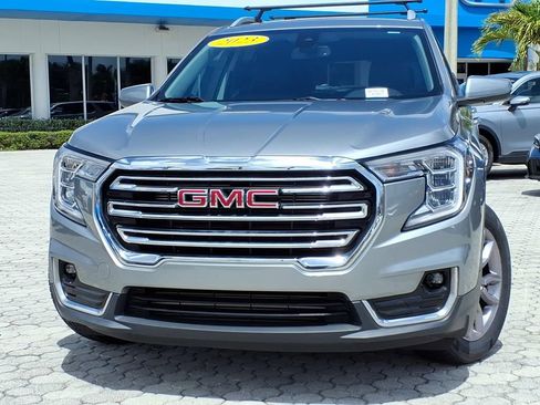 Used 2023 GMC Terrain SLT FWD image 2