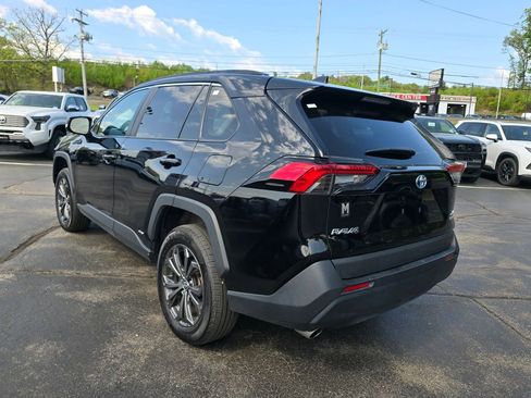 Certified 2023 Toyota RAV4 XLE Premium AWD/4WD image 6