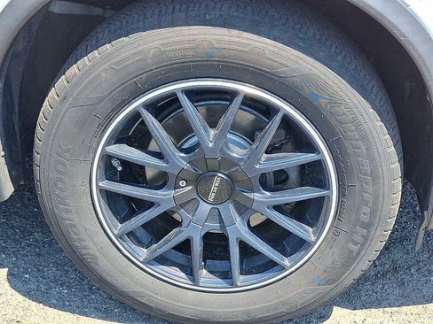 Used 2016 Nissan Rogue S AWD/4WD image 9