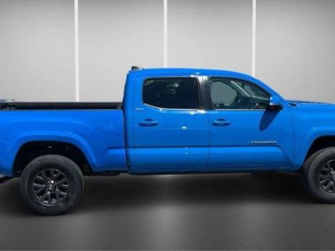 Used 2021 Toyota Tacoma SR5 w/ Technology Package AWD/4WD image 4