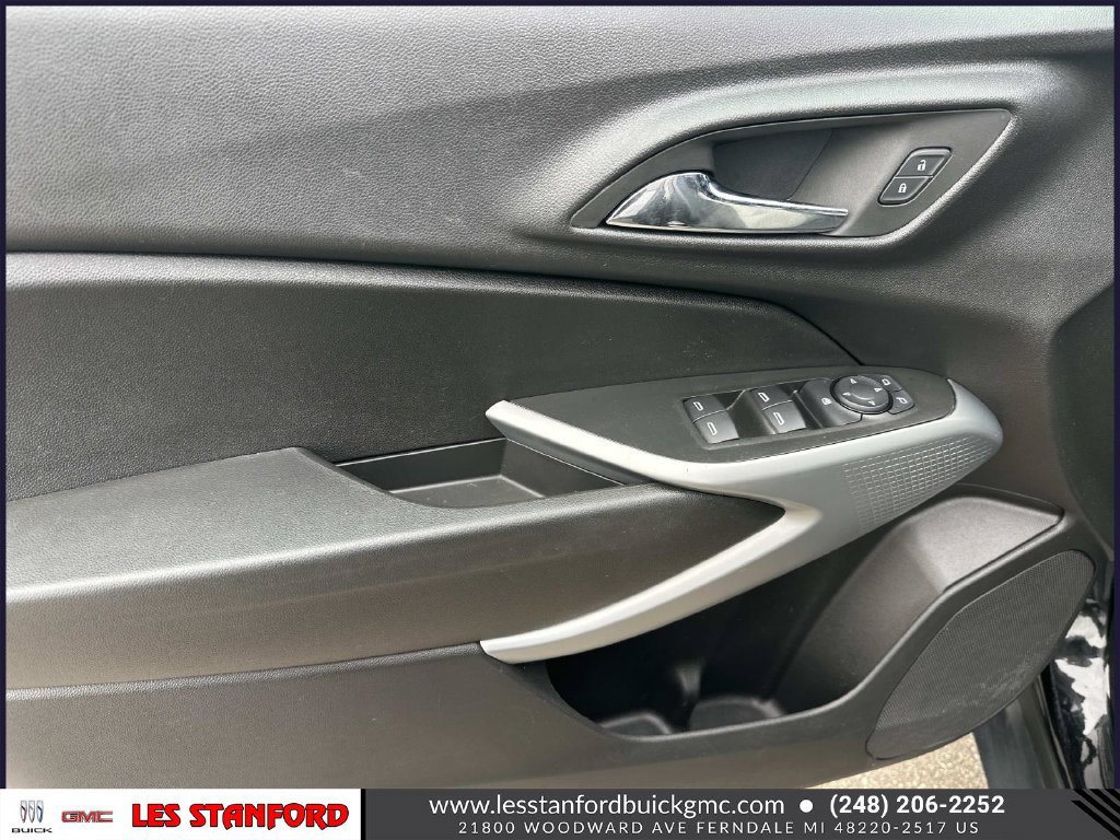 Used 2024 Chevrolet Trax RS FWD image 16
