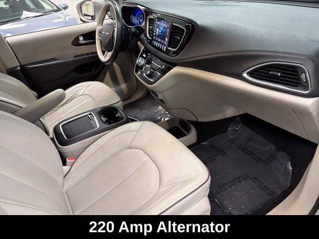 Used 2020 Chrysler Pacifica Limited w/ Tire & Wheel Group FWD image 10