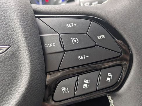 New 2026 Chrysler Pacifica Select FWD image 27