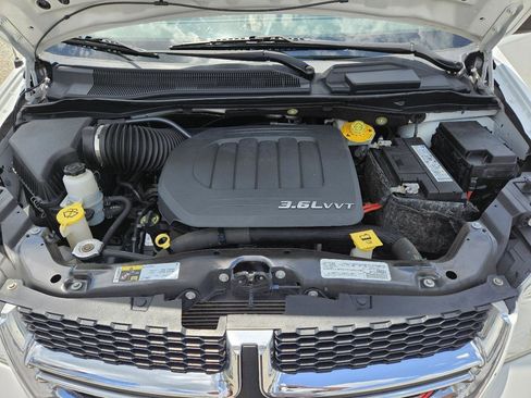 Used 2017 Dodge Grand Caravan SE FWD image 42