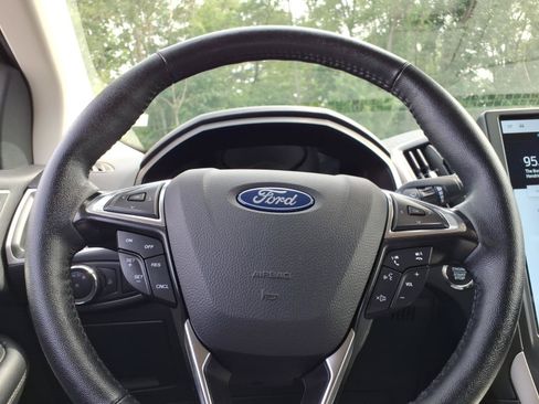 Used 2024 Ford Edge SEL AWD/4WD image 25
