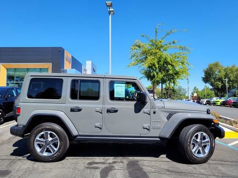 Used 2023 Jeep Wrangler Unlimited Sahara AWD/4WD image 10