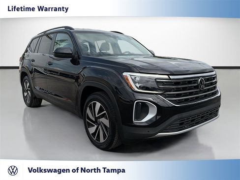 Used 2024 Volkswagen Atlas SE FWD image 1