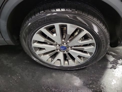 Used 2022 Ford Escape Titanium FWD image 12